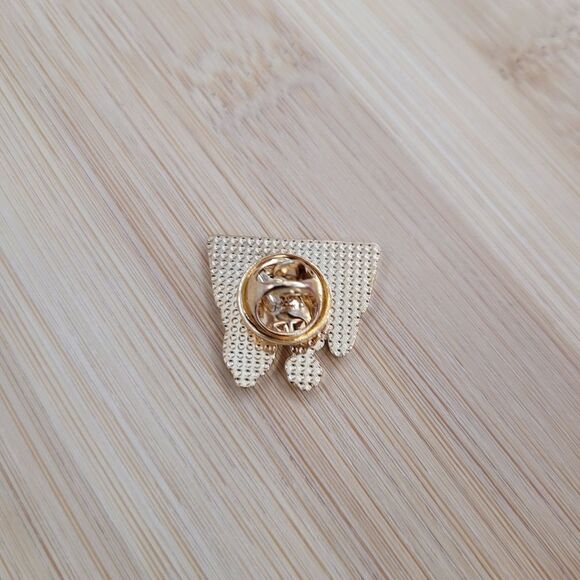 2/$20 Brand New Snoopy House Pin Brooch - Picture 2 of 3